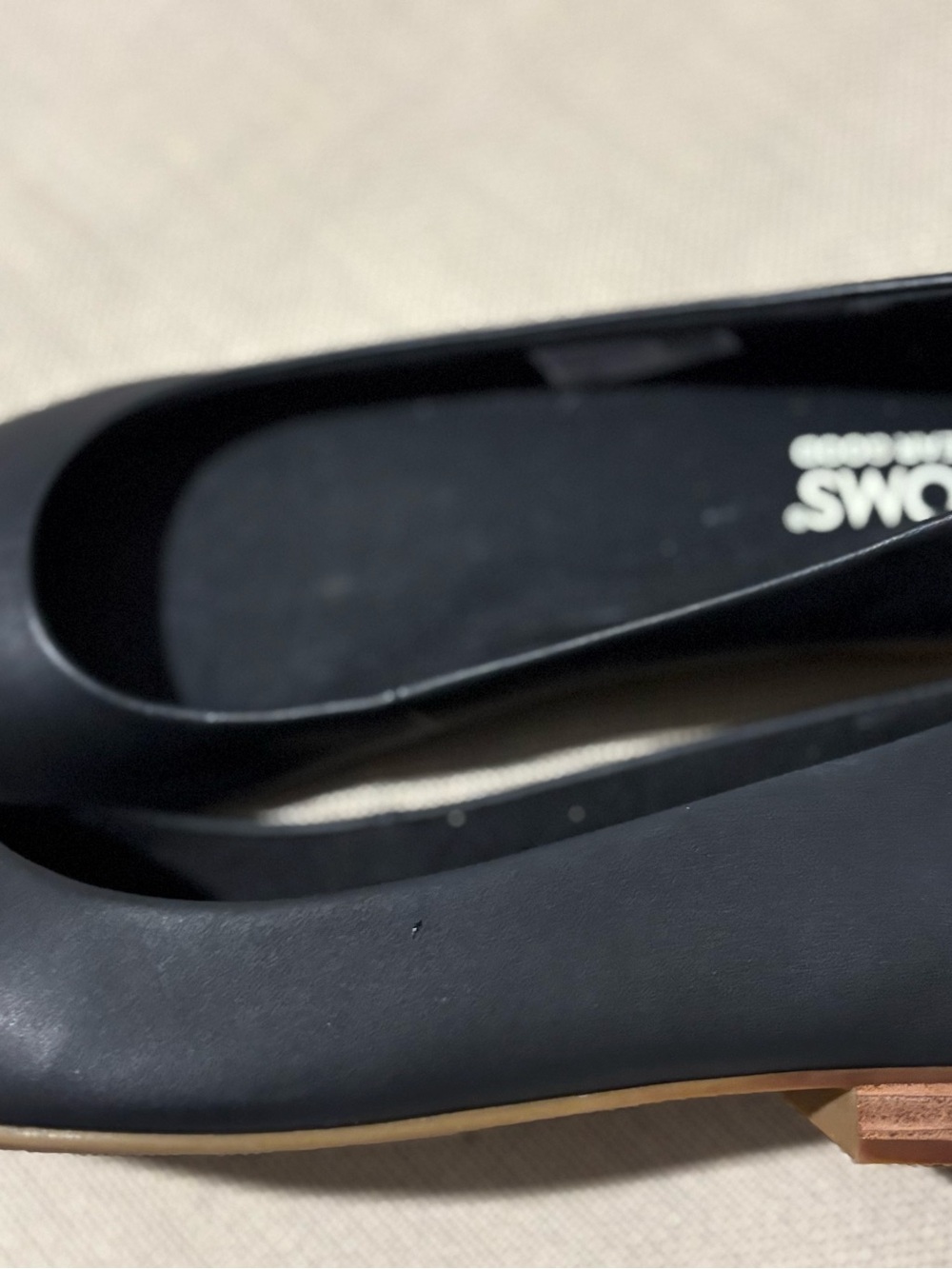 TOMS size 7 1/2 Black Leather Ballet Flat